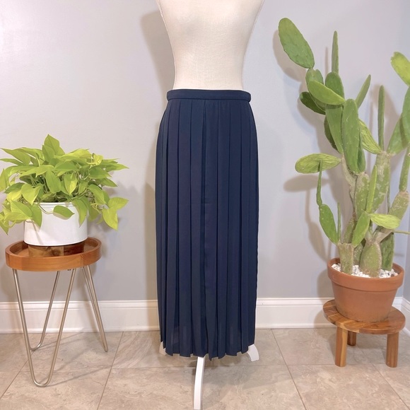 J Crew 2/4 wide pleated navy  midi skirt - Picture 2 of 7
